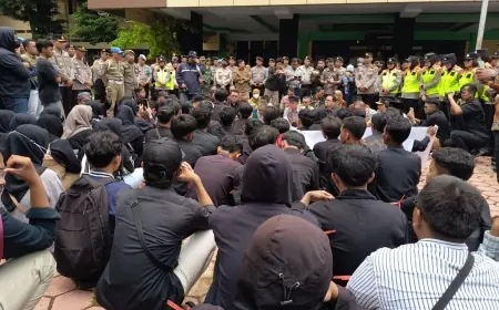 Aksi Demo Mahasiswa di Kantor Pemkab Bondowoso, Perbaikan Jalan dan Belanja Pegawai Jadi Tuntutan Serius