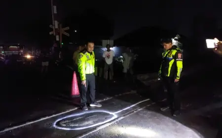 Truk Gandeng Tertabrak KA Blambangan Ekspres di Leces Probolinggo, Masinis dan Asisten Terjepit