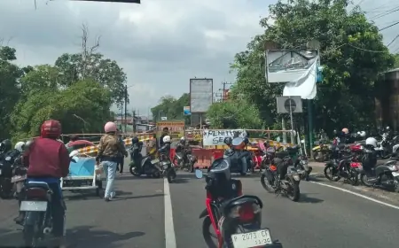 Menjaga Asa Sopir Angkot di Balik Penutupan Jembatan Sentong Bondowoso