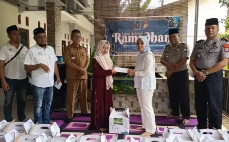 Hangatnya Ramadan di Banyuwulu, PWI dan Polres Bondowoso Berbagi Santunan untuk Dhuafa dan Anak Yatim