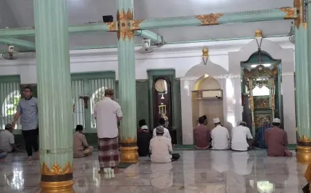 Masjid Ainul Yaqin Sunan Giri Gresik: Simbol Akulturasi dan Jejak Sejarah Giri Kedaton yang Tak Lekang Waktu