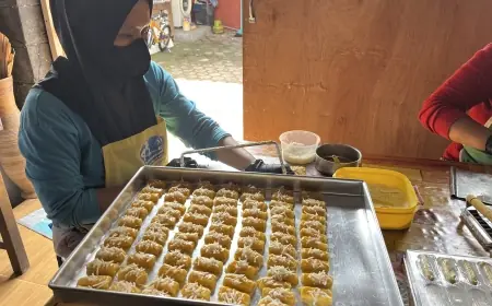 Jelang Lebaran 2026, Produsen Kue Kering di Blitar Kebanjiran Pesanan hingga Naik 50 Persen