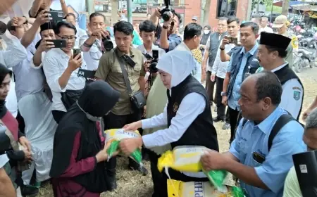 Gubernur Khofifah Hadiri Pasar Murah ke-47 di Jombang Jelang Lebaran 2026, Pastikan Stok Pangan Aman