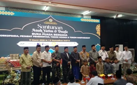 Kebahagiaan di Aula Ponpes Gadingmangu Perak Jombang, Ratusan Yatim dan Dhuafa Berbuka Puasa serta Terima Santunan