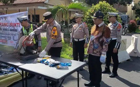 Polres Bondowoso Musnahkan 1.500 Botol Miras dan 50 Knalpot Brong Jelang Operasi Ketupat 2026