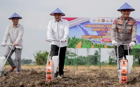 Bupati Pasuruan Tanam Jagung Bersama Kapolda
