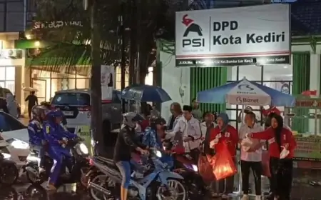 PSI Kota Kediri Kenalkan Kantor Baru Lewat Aksi Berbagi Takjil