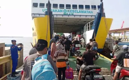 Puncak Arus Mudik Lebaran 2026, Ribuan Pemudik Padati Pelabuhan Jangkar Situbondo