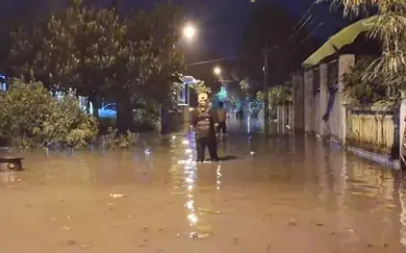 Banjir Melanda Mojokerto: 125 Rumah Terendam, Evakuasi Warga Lansia Dilakukan