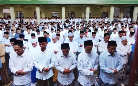 Nuansa Putih Warnai Kekhusyukan Salat Id Ponpes Al Falah Ploso Kediri