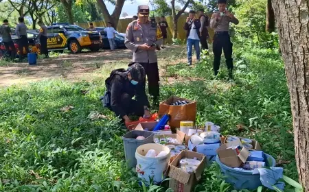 Polisi Musnahkan Ratusan Petasan dan Puluhan Kilogram Bahan Peledak di Tulungagung