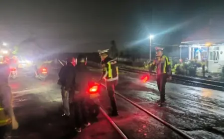 Antisipasi Kecelakaan Arus Balik, Polres Nganjuk Siagakan Ambulans Khusus di Perlintasan Kereta