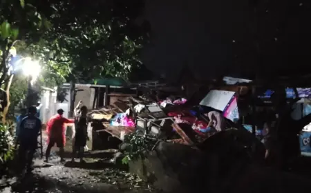 Cuaca Ekstrem, Warung di Kota Kediri Roboh Terhempas Angin Kencang