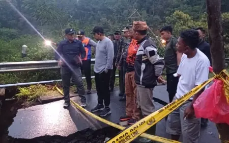 Tinjau Jembatan Ambruk di Lumbang, Bupati Probolinggo Prioritaskan Jalur Wisata Madakaripura