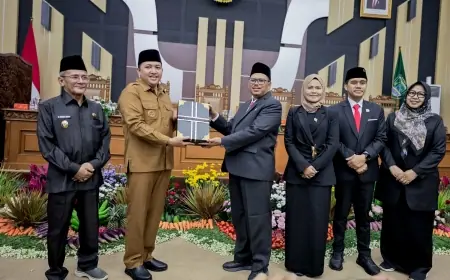 Bupati Pasuruan Serahkan LKPJ Tahun 2025 Kepada DPRD