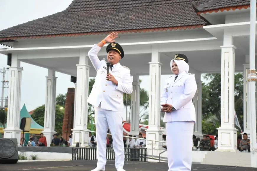 Setahun Kepemimpinan di Situbondo, Mas Rio-Mbak Ulfi Ajak Buka Bersama Masyarakat dengan Ribuan Takjil Gratis