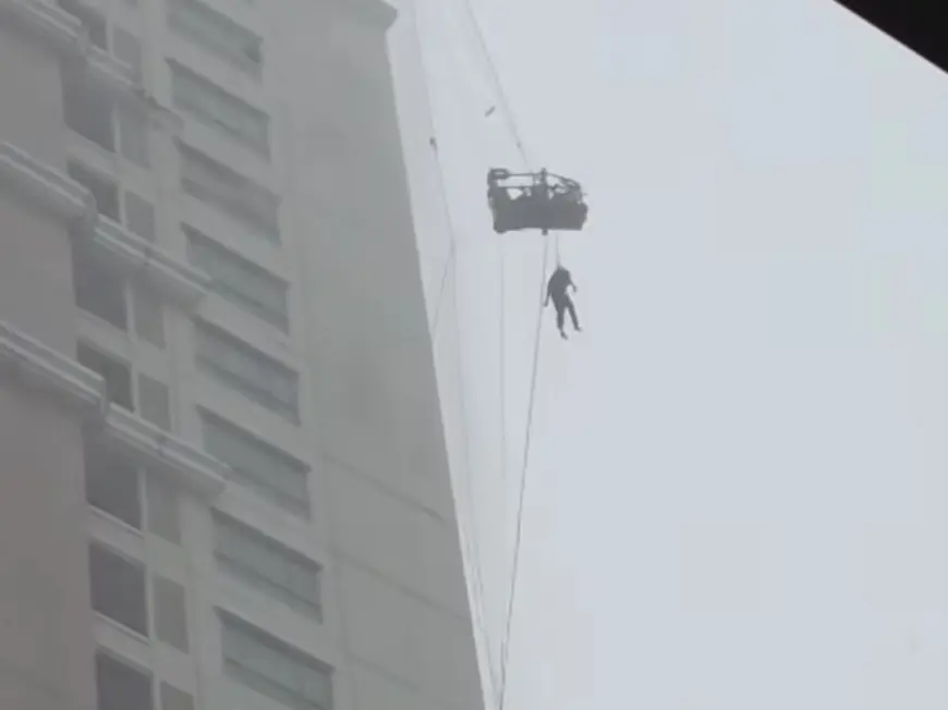 Gondola Diterjang Angin Kencang di Surabaya, Satu Pekerja Tewas di Ketinggian Lantai 25