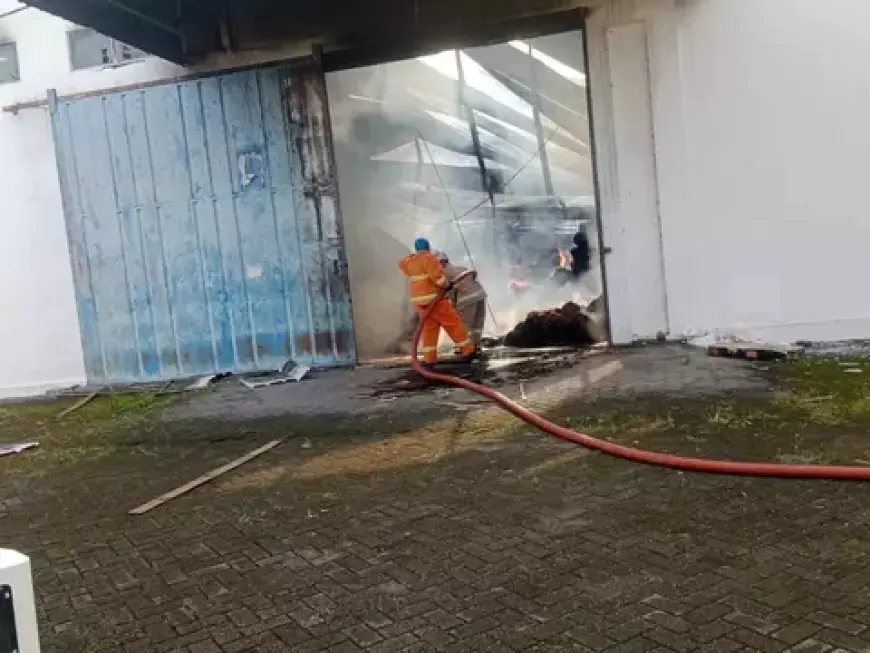 Gudang Penyimpanan Tembakau di Garum Blitar Terbakar, Api Sempat Sulit Dipadamkan