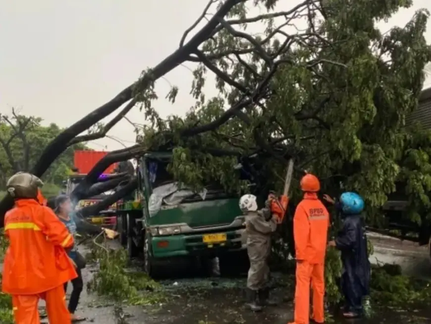 Hujan Badai Terjang Kota Surabaya, BMKG Ingatkan Potensi Cuaca Ekstrem hingga 10 Maret
