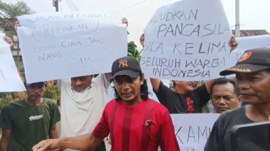Warga Dusun Bandung Nganjuk Tanam Pohon Pisang dan Lepas Lele di Jalan Rusak