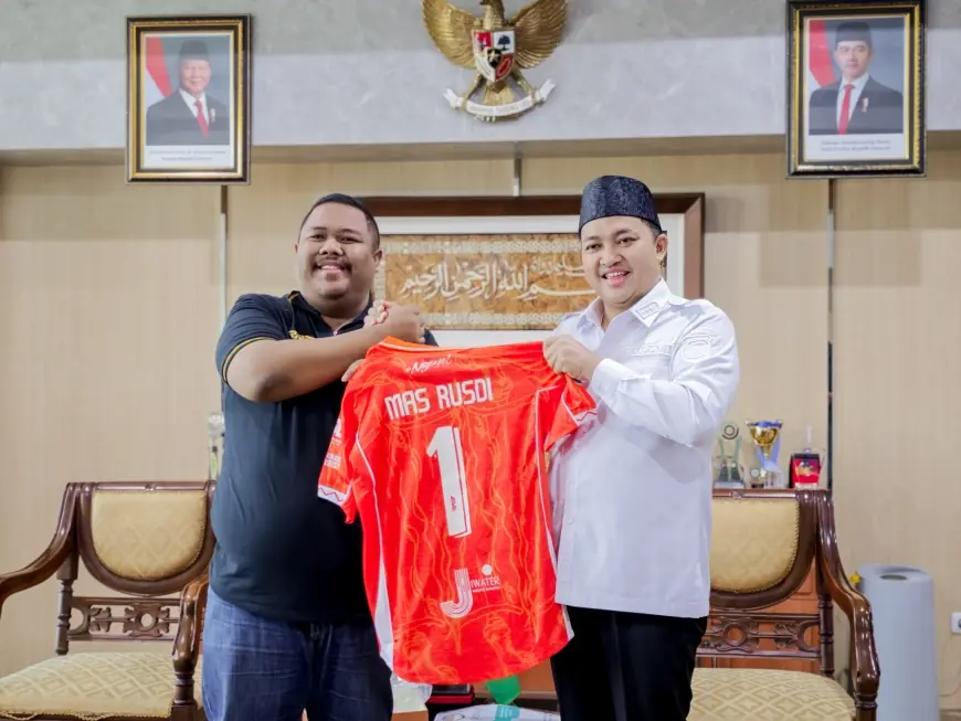 Manajemen Persekabpas Resmi Diserahkan kepada Bupati Pasuruan