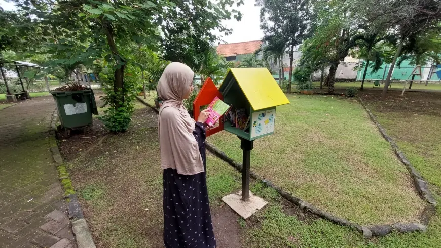 Tingkatkan Literasi di Ruang Publik, Warga Inisiasi Kotak Baca di Taman Maramis Probolinggo