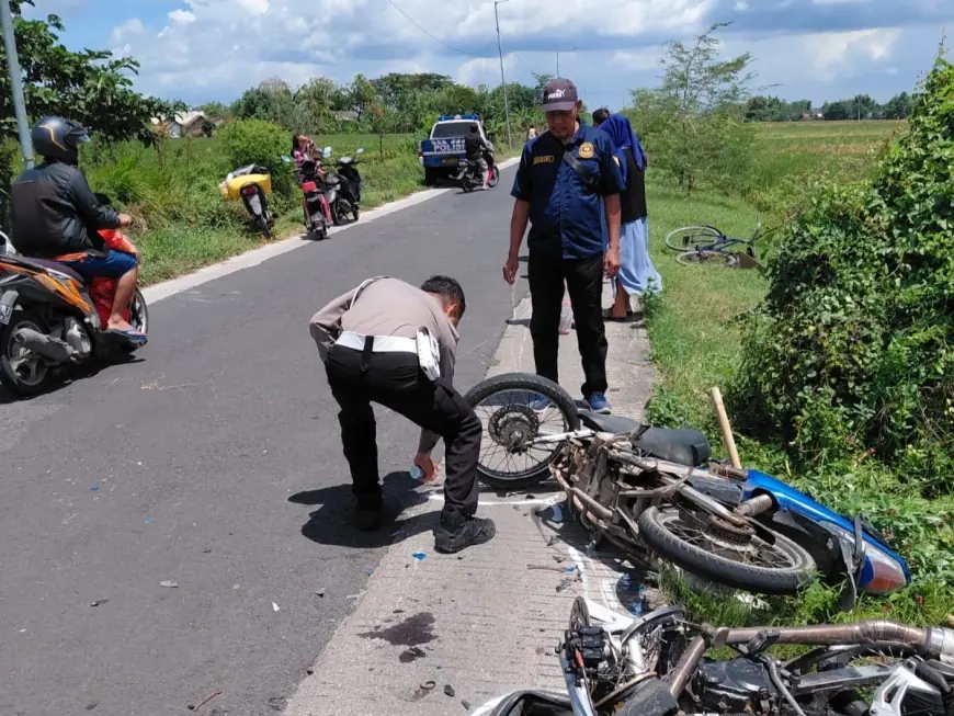 Satu Meregang Nyawa, Dua Lainnya Luka-Luka Usai Lakalantas Sepeda Motor di Jombang