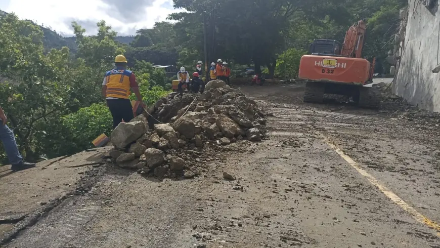 Longsoran Batu di Jalur Nasional Trenggalek-Ponorogo Berhasil Disingkirkan, Jalan Baru Dibuka Hari Minggu