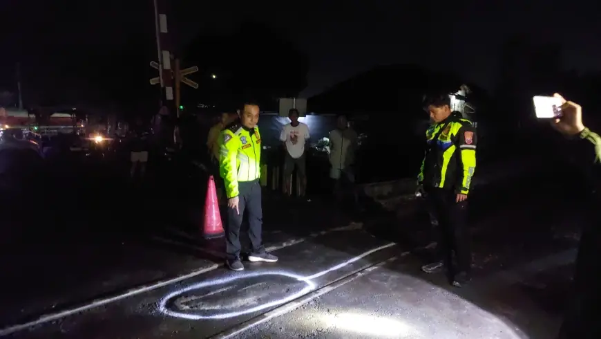 Truk Gandeng Tertabrak KA Blambangan Ekspres di Leces Probolinggo, Masinis dan Asisten Terjepit