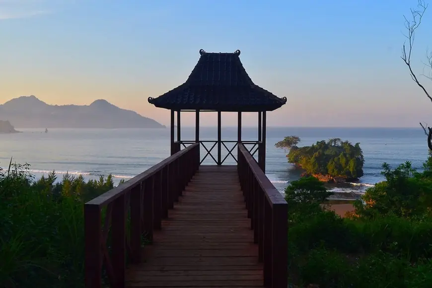 Destinasi Wisata Pantai Pelang: Surga Tersembunyi di Trenggalek