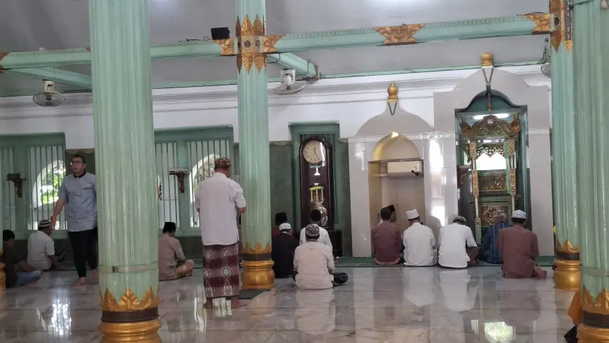 Masjid Ainul Yaqin Sunan Giri Gresik: Simbol Akulturasi dan Jejak Sejarah Giri Kedaton yang Tak Lekang Waktu