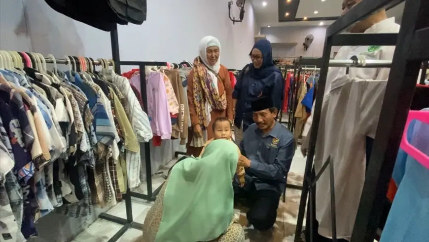 Sambut Lebaran, IJTI Blitar Raya dan Baznas Ajak 100 Anak Yatim Belanja Baju Baru