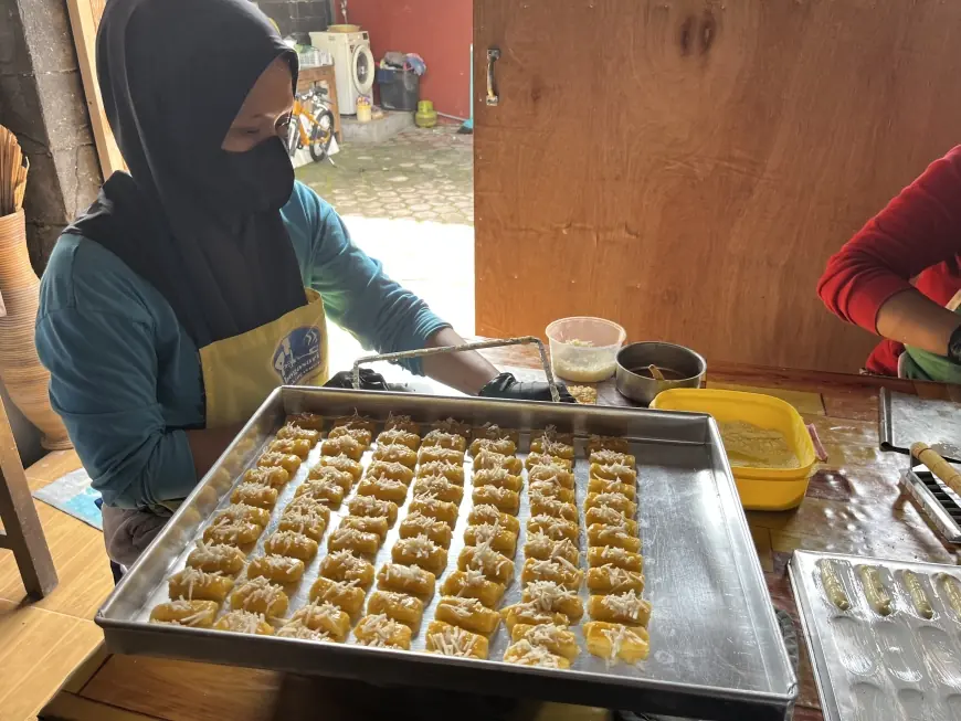 Jelang Lebaran 2026, Produsen Kue Kering di Blitar Kebanjiran Pesanan hingga Naik 50 Persen