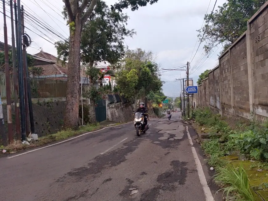 DPRD Kota Batu Desak Jalan Rusak di Jalur Wisata Abdul Gani Atas Segera DIperbaiki