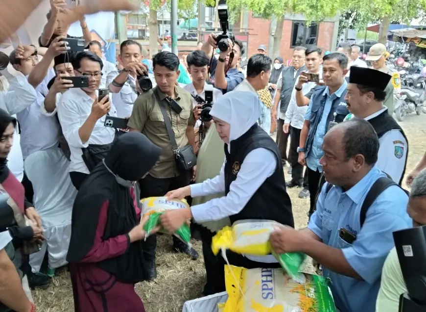 Gubernur Khofifah Hadiri Pasar Murah ke-47 di Jombang Jelang Lebaran 2026, Pastikan Stok Pangan Aman