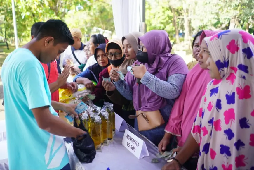 Antrean Warga Warnai Gerakan Pangan Murah di Taman Maramis Kota Probolinggo