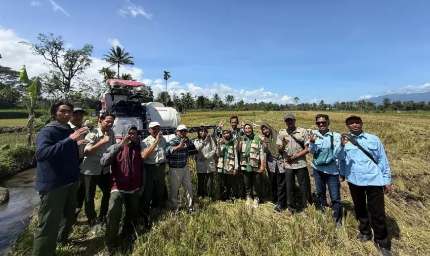 Pertanian Modern Mulai Diterapkan, DPKP Bondowoso Dorong Penggunaan Alat Perontok Padi di Tingkat Petani