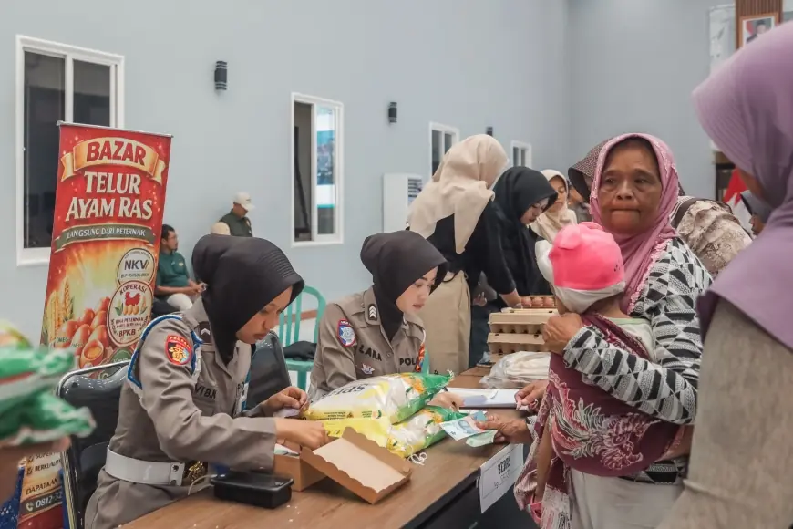 Pasar Murah Polres Blitar Diserbu Warga, Sembako Dijual Lebih Murah dari Pasaran