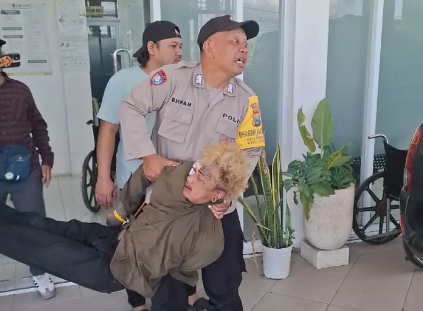 Anjal Bacok Lansia di Jombang, Pelaku Babak Belur Dihajar Massa