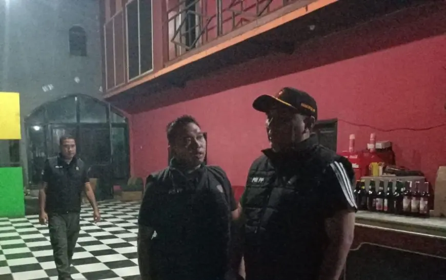 Berawal Laporan Warga, Satpol PP Probolinggo Razia Karaoke di Paiton, Amankan Pemandu Lagu dan Miras