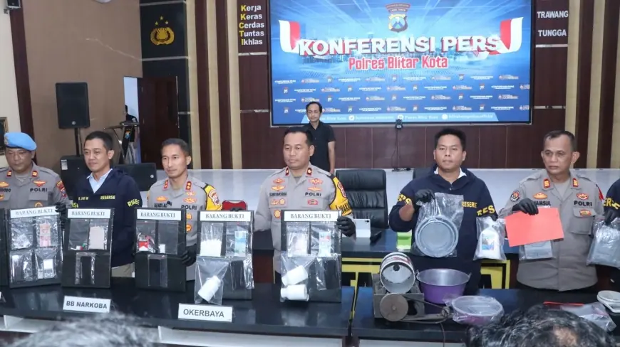 Polres Blitar Kota Sita 32 Kg Bubuk Petasan dan Ribuan Pil Koplo