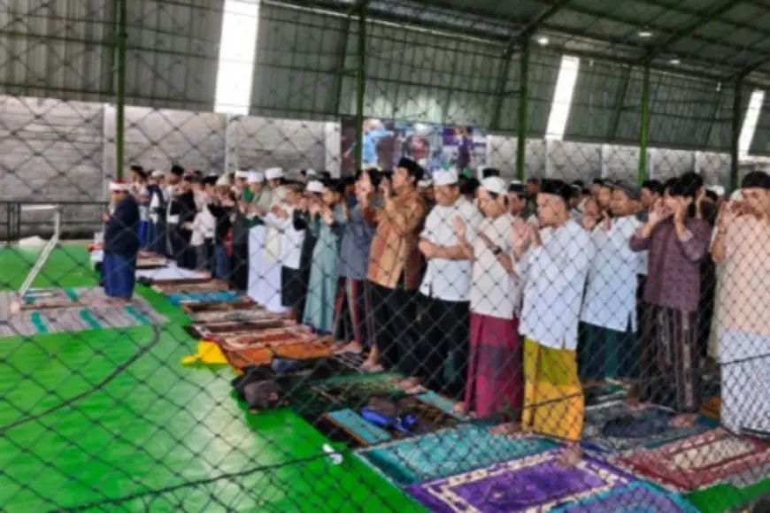Merujuk Rukyatul Hilal Global,  Ratusan Jemaah Anggota Forum Tabayun di Kota Kediri Salat Ied Hari Ini