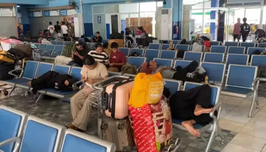 Ribuan Pemudik Padati Pelabuhan Tanjung Perak Surabaya