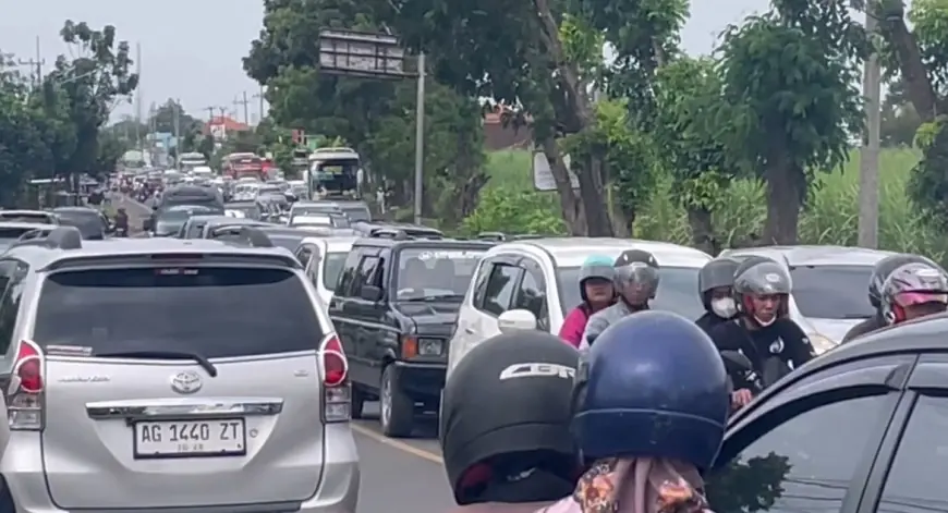 H+1 Lebaran di Jombang Macet Sepanjang 4 Kilometer, Pengendara Terjebak Lebih dari Satu Jam