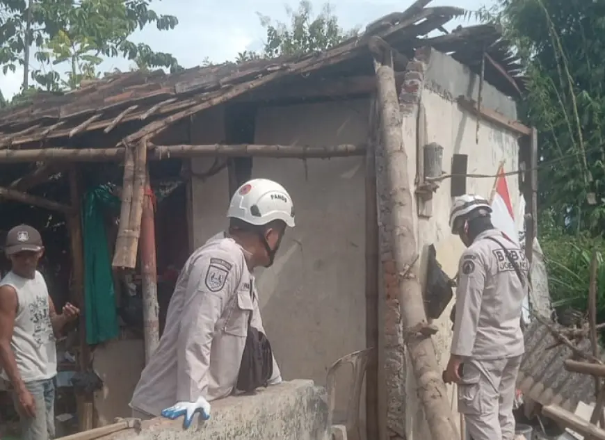 Rumah Ambruk Saat Lebaran, Warga Mojoagung Jombang Terpaksa Mengungsi