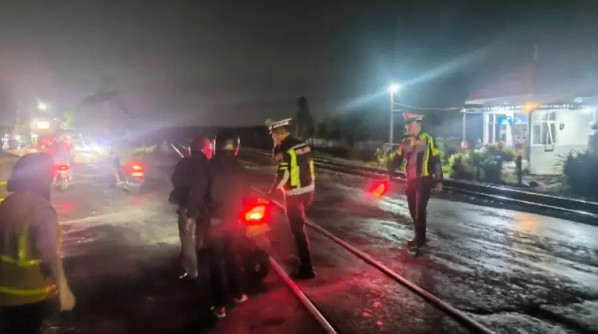 Antisipasi Kecelakaan Arus Balik, Polres Nganjuk Siagakan Ambulans Khusus di Perlintasan Kereta