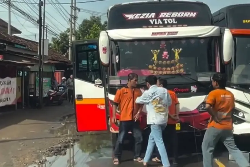 Viral! Awak Bus Harapan Jaya - Bagong Cekcok di  Jalanan Kediri, Begini Kronologinya