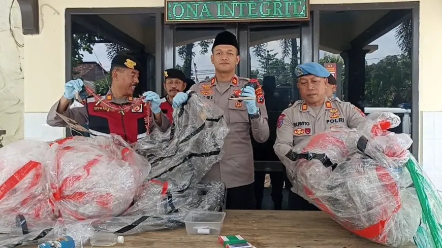 Membahayakan, Belasan Balon Udara Liar Diamankan saat Kupatan di Trenggalek