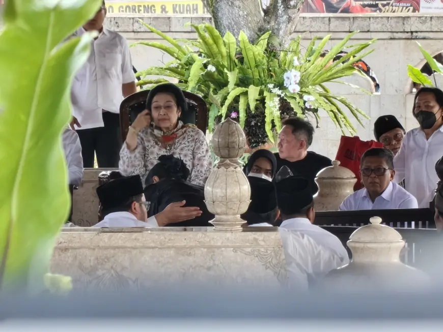 Megawati Ziarah ke Makam Bung Karno di Blitar, Doakan Bangsa di Tengah Dinamika Global