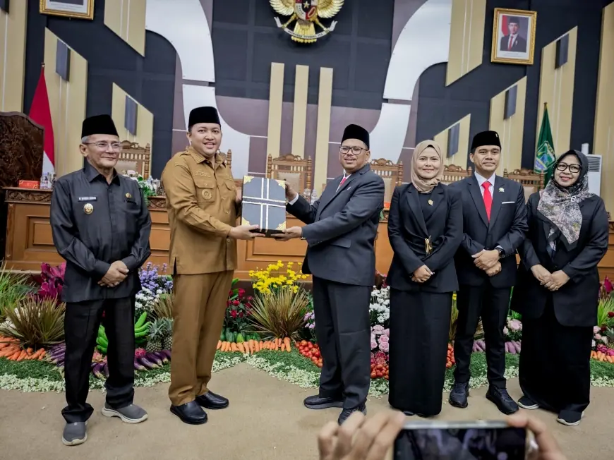 Bupati Pasuruan Serahkan LKPJ Tahun 2025 Kepada DPRD